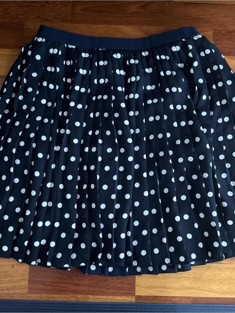 Uniqlo Black and White Polka Dot Pleated Skirt